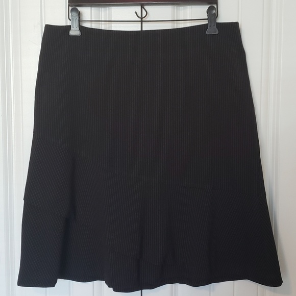 Ricki's Pinstripe Flounce Skirt (sz 10, blk & wh) - Picture 3 of 7